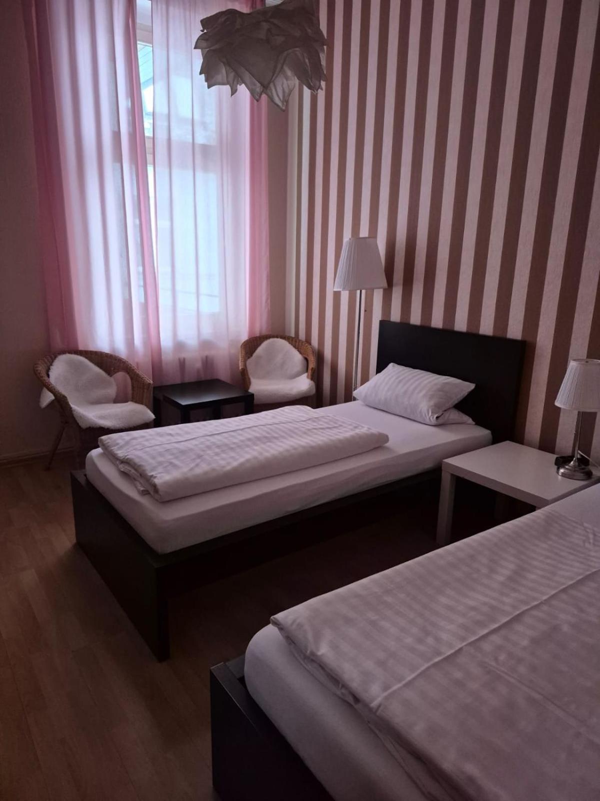 Hotel-Pension Charlottenburg Berlin Bagian luar foto