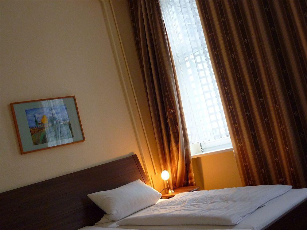 Hotel-Pension Charlottenburg Berlin Bagian luar foto