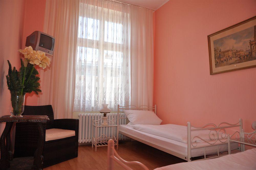 Hotel-Pension Charlottenburg Berlin Bagian luar foto