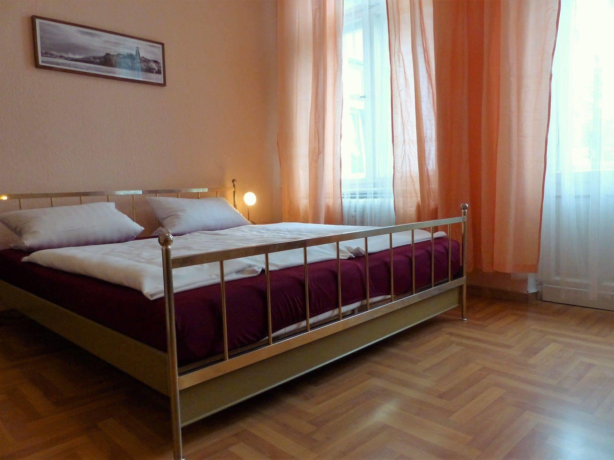 Hotel-Pension Charlottenburg Berlin Bagian luar foto