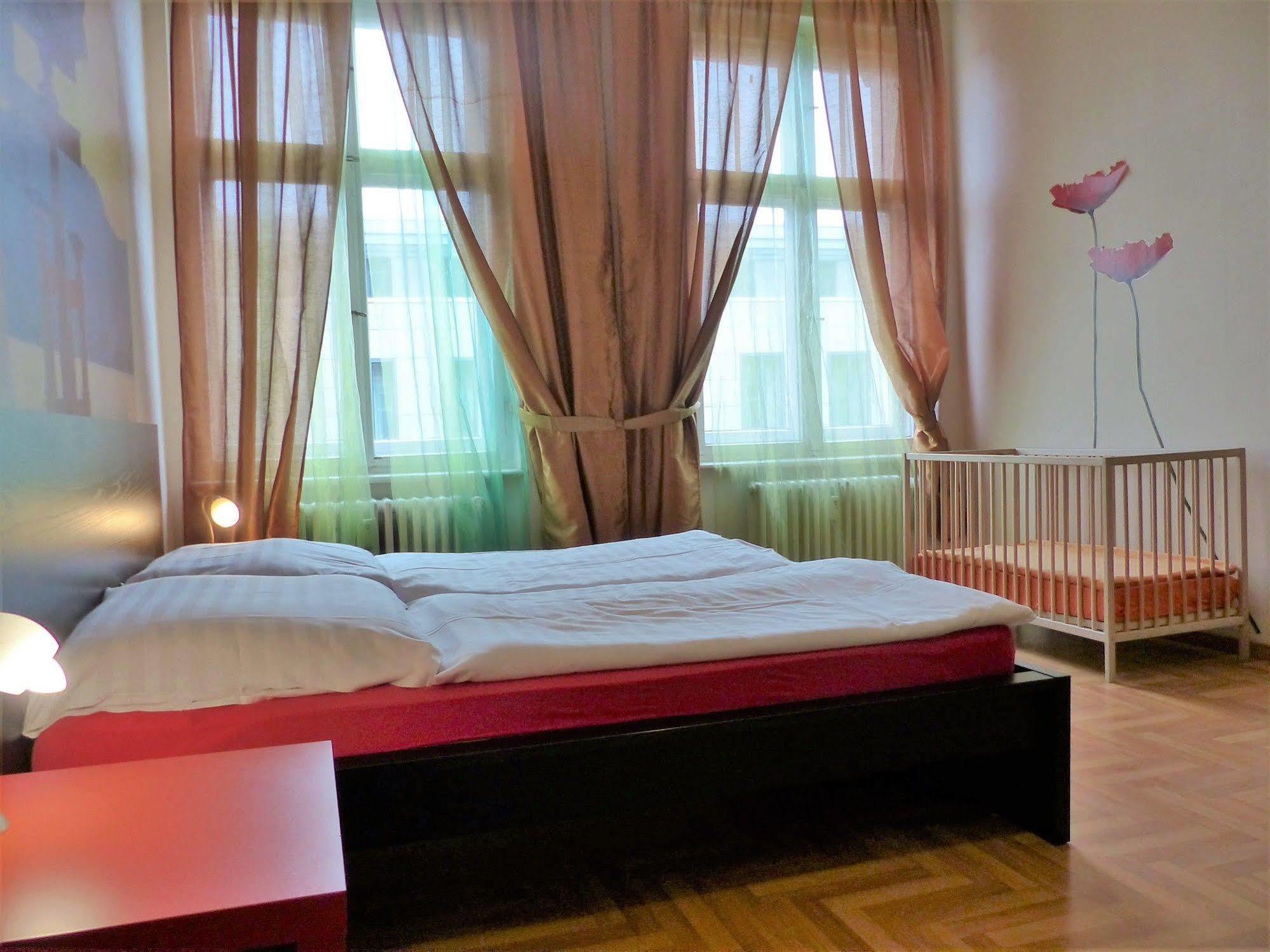 Hotel-Pension Charlottenburg Berlin Bagian luar foto