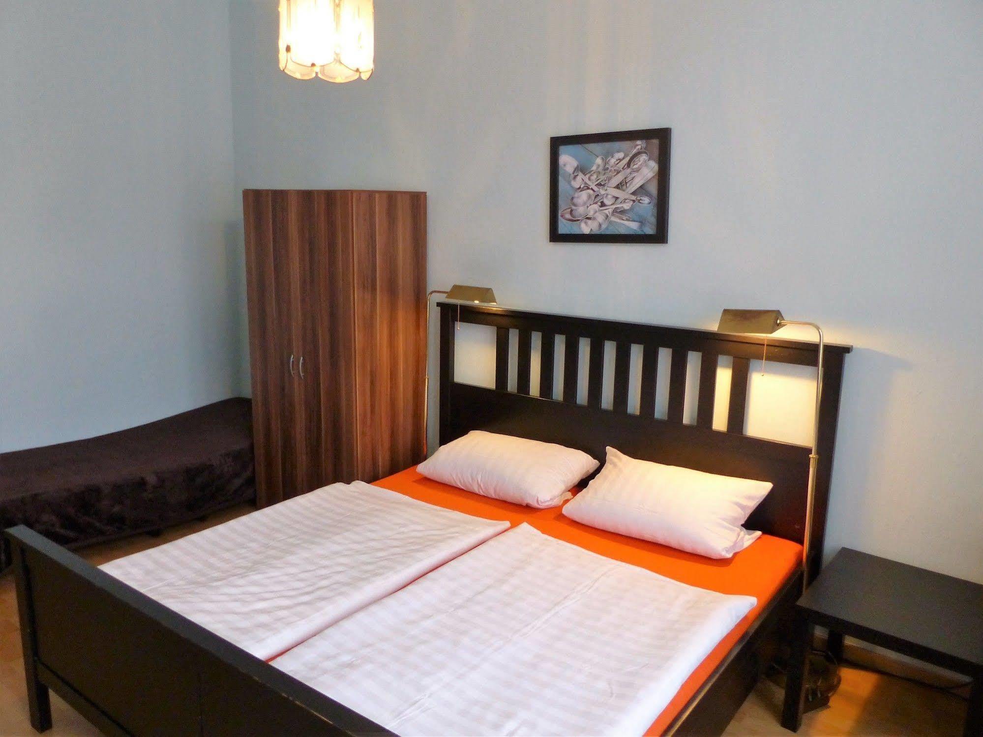 Hotel-Pension Charlottenburg Berlin Bagian luar foto
