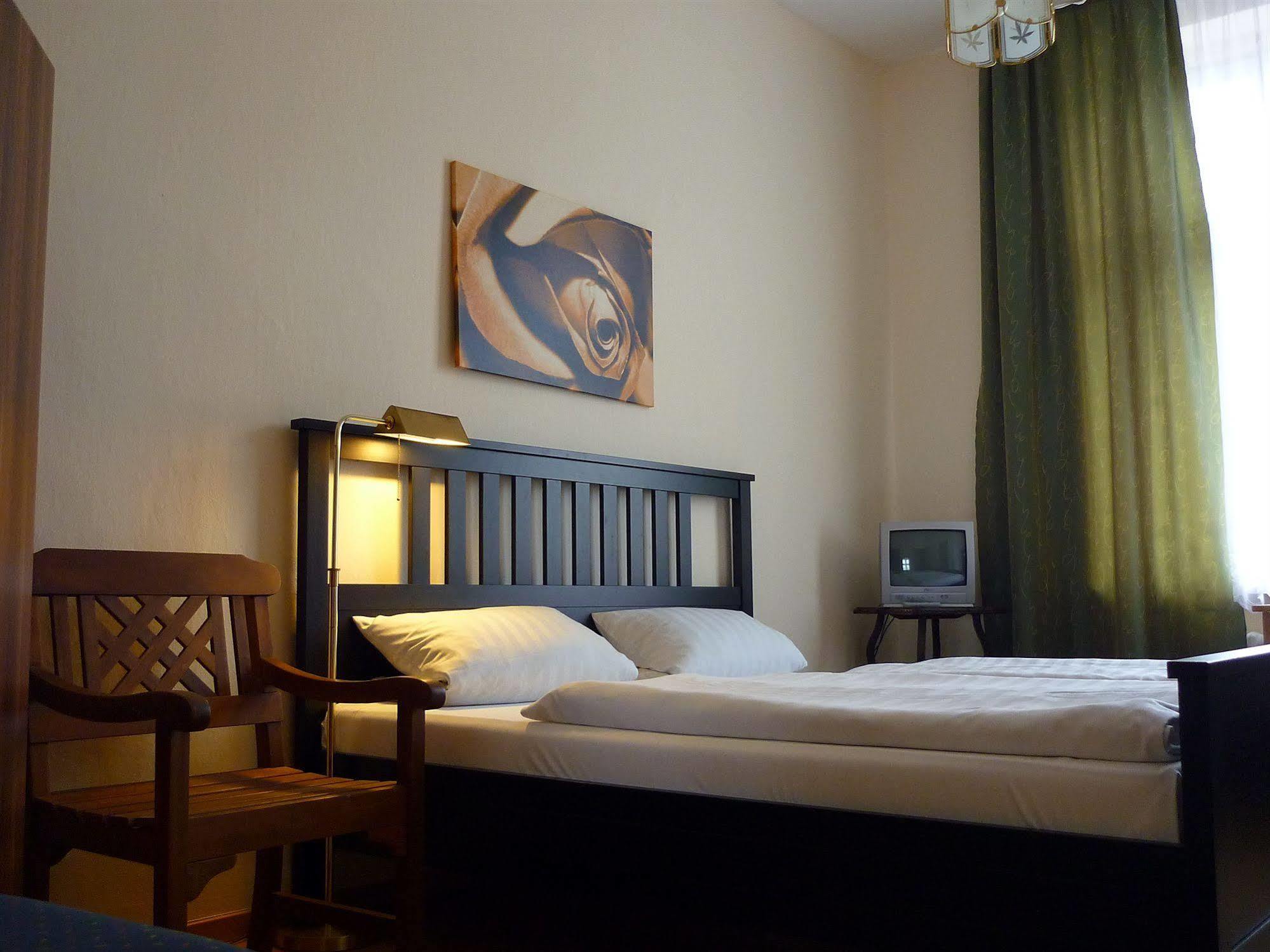 Hotel-Pension Charlottenburg Berlin Bagian luar foto