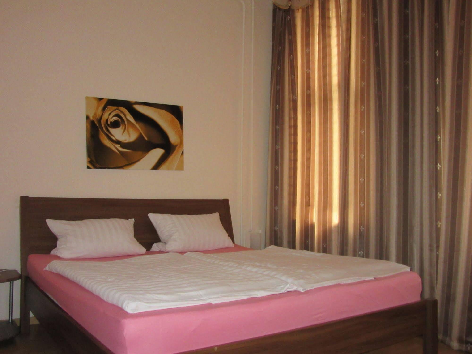 Hotel-Pension Charlottenburg Berlin Bagian luar foto
